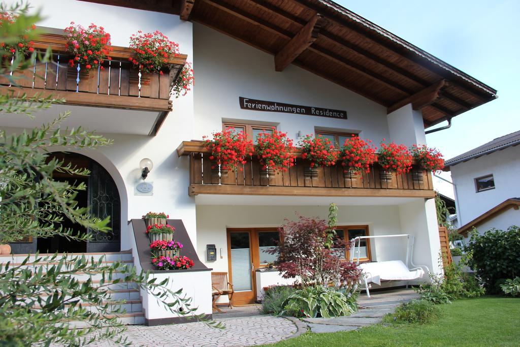 Aparthotel Garni Haus Hubertus Malles Venosta Exterior foto