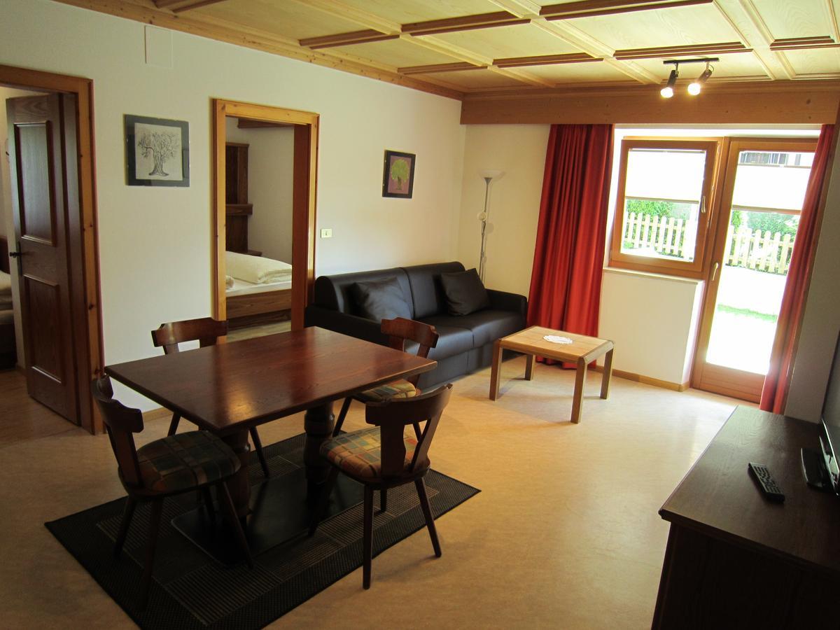 Aparthotel Garni Haus Hubertus Malles Venosta Exterior foto