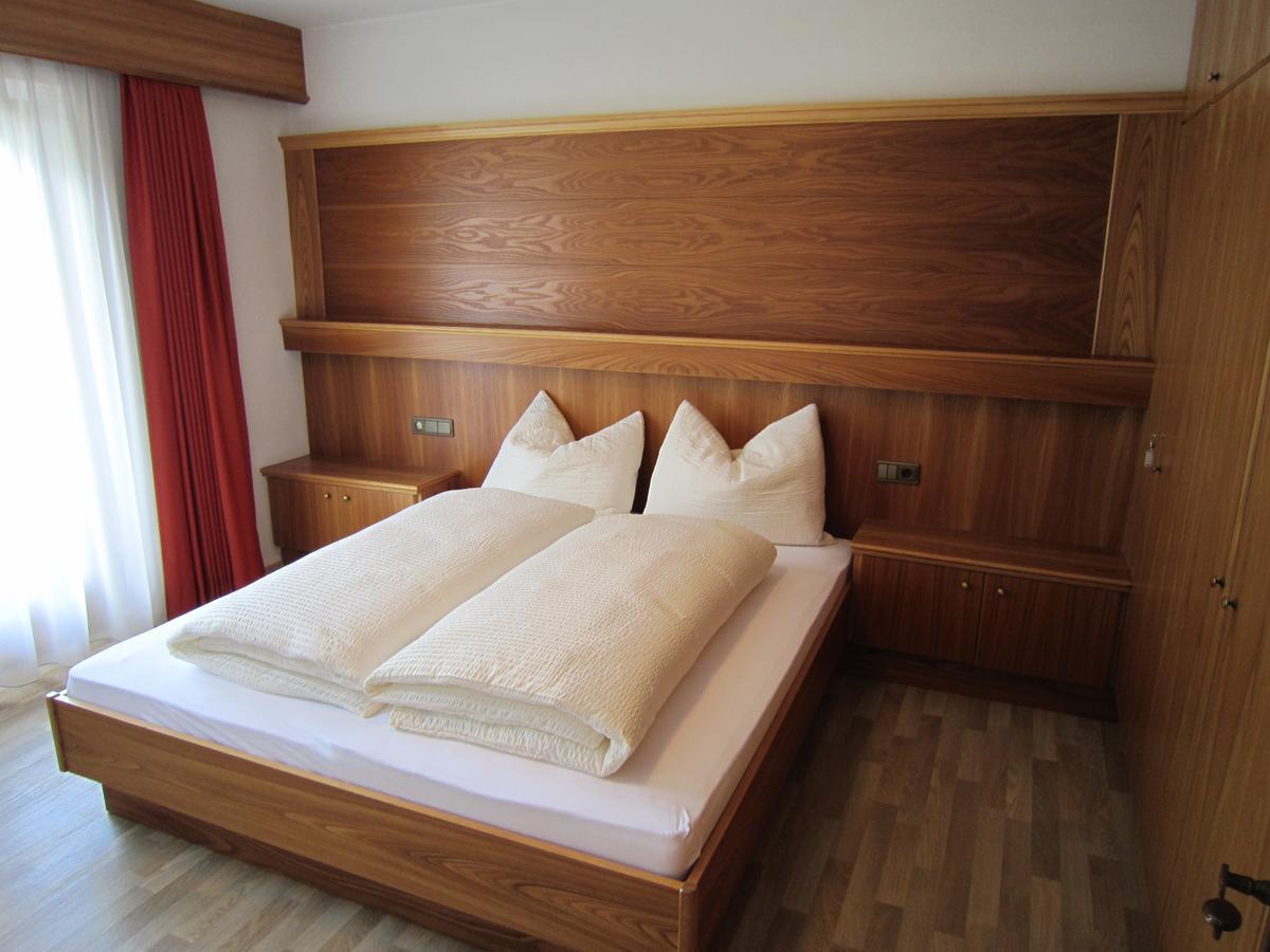 Aparthotel Garni Haus Hubertus Malles Venosta Exterior foto