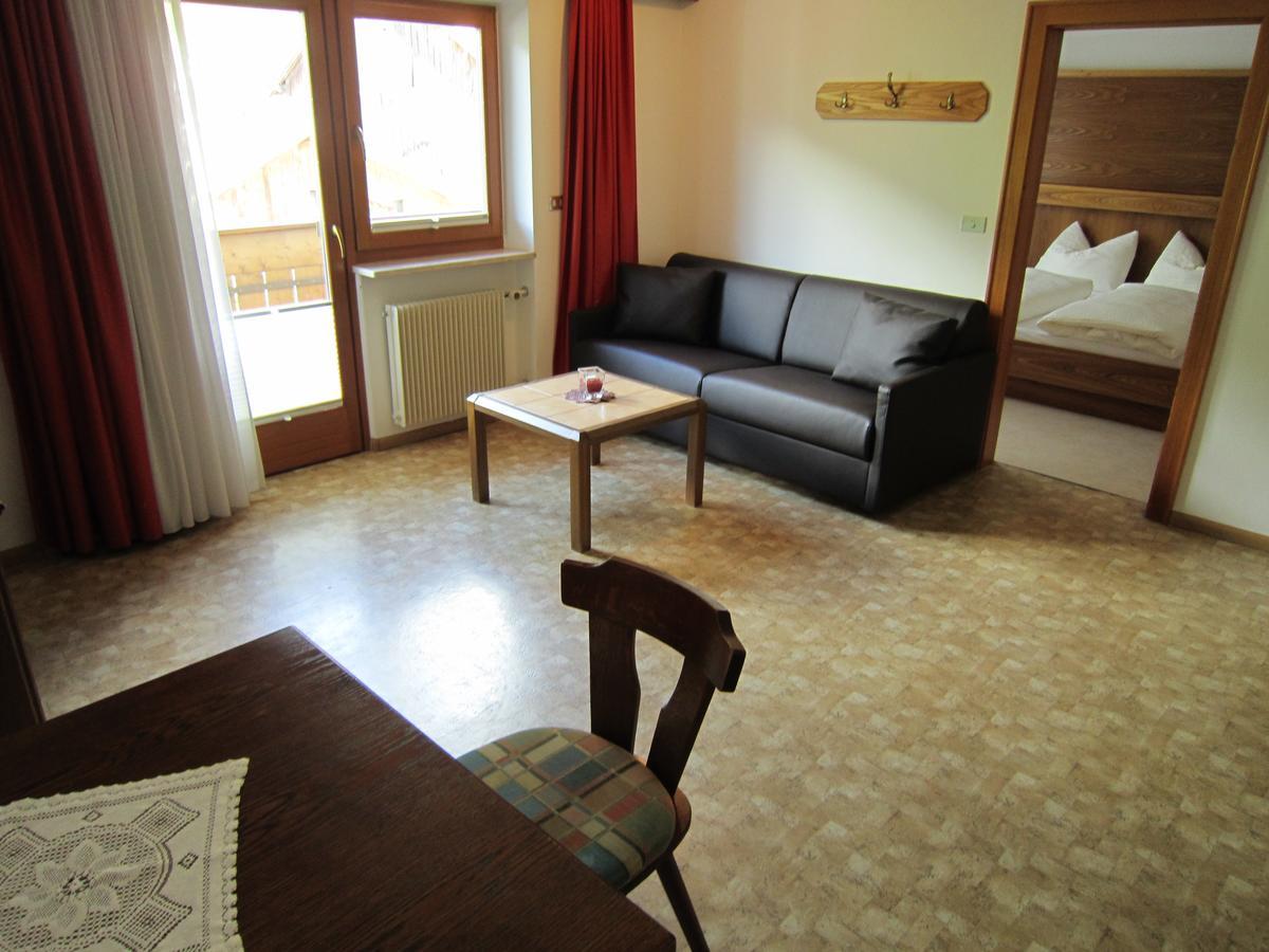 Aparthotel Garni Haus Hubertus Malles Venosta Exterior foto